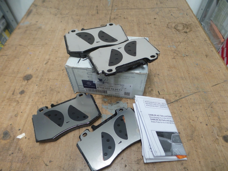 MERCEDES-BENZ Brake Pad Set A004420902041