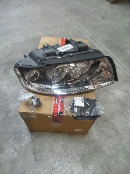 VAG Headlight 8E0941030H
