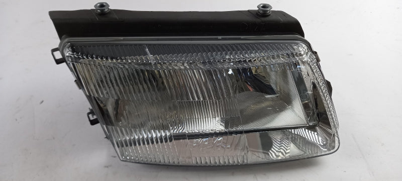 VAG Headlight 3B0941018R