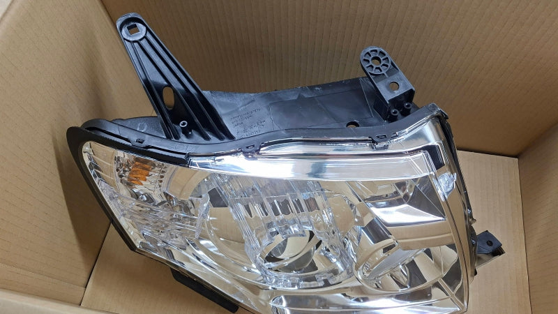 MITSUBISHI Headlight 8301A350