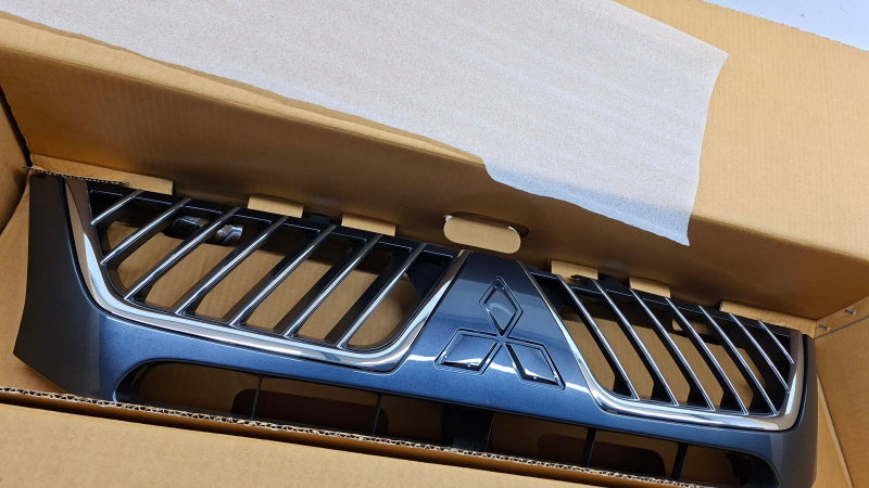 MITSUBISHI Radiator Grille 7450A066HC