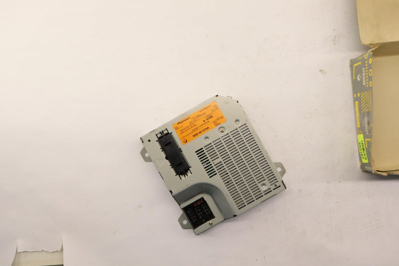RENAULT Amplifier 6025407279