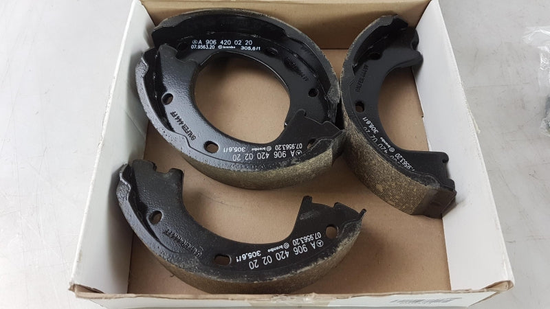 VAG Brake Shoe Set 2E0698525D