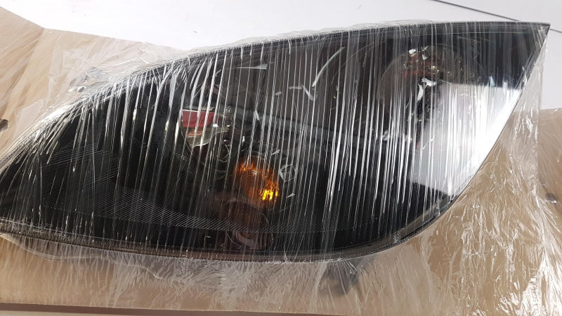 MITSUBISHI Headlight 8301B205