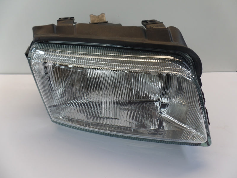 VAG Headlight 8D0941030