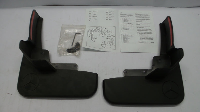 MERCEDES-BENZ Mudflap B66528240