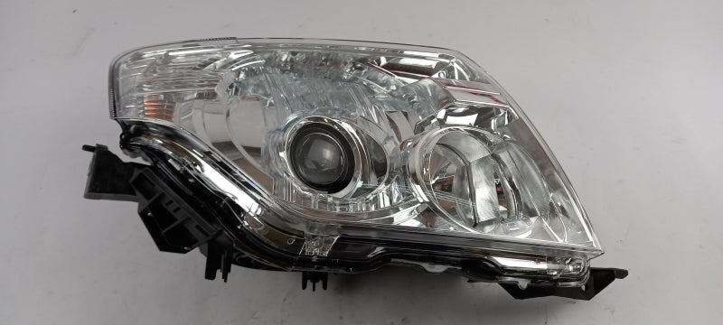 MITSUBISHI Headlight 8301C152