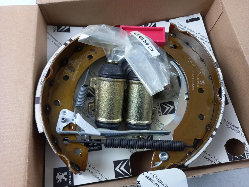 PEUGEOT/CITROEN Brake Shoe Set 424234