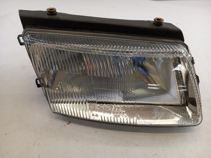 VAG Headlight 3B0941018K