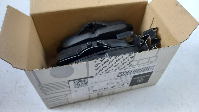 MERCEDES-BENZ Brake Pad Set A000420650464