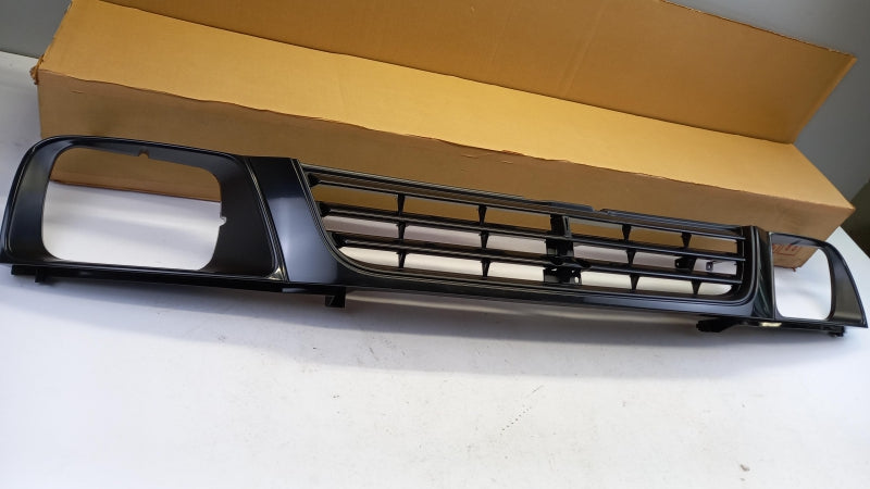 MITSUBISHI Radiator Grille MR241063