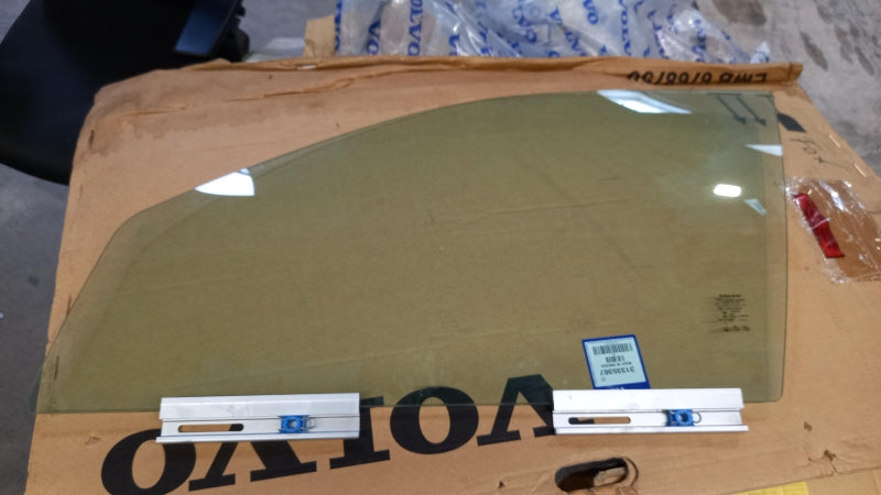 VOLVO Side Window 31335387