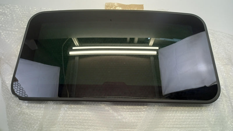 LAND ROVER Side Window LR018247