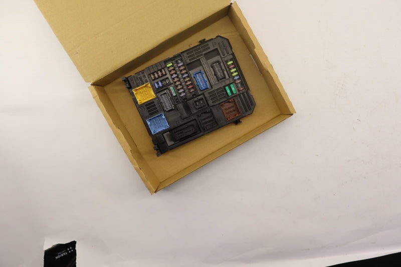 PEUGEOT/CITROEN Fuse Box 1682093180