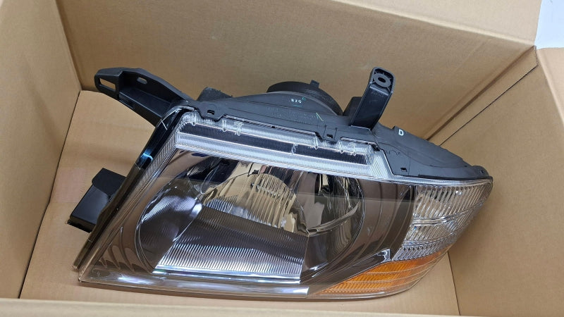 MITSUBISHI Headlight 8301A289