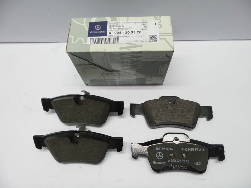 MERCEDES-BENZ Brake Pad Set A0084205320