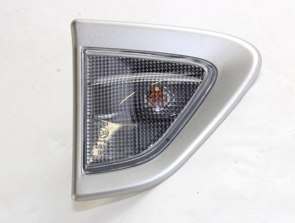 Chevrolet Captiva Front Right Fender Side Indicator Light 96627100 Genuine